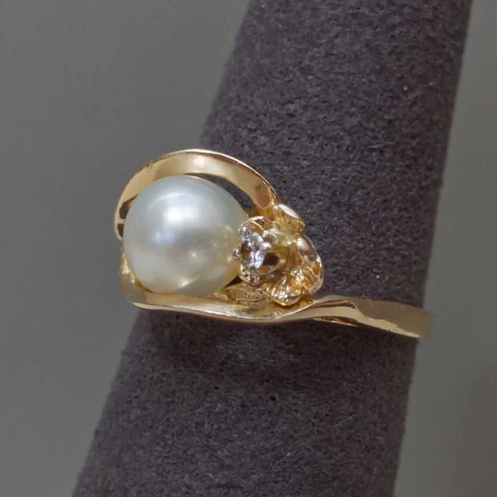 14K Gold Pearl Ring with Diamond Flower Accent - Picture 3 of 15